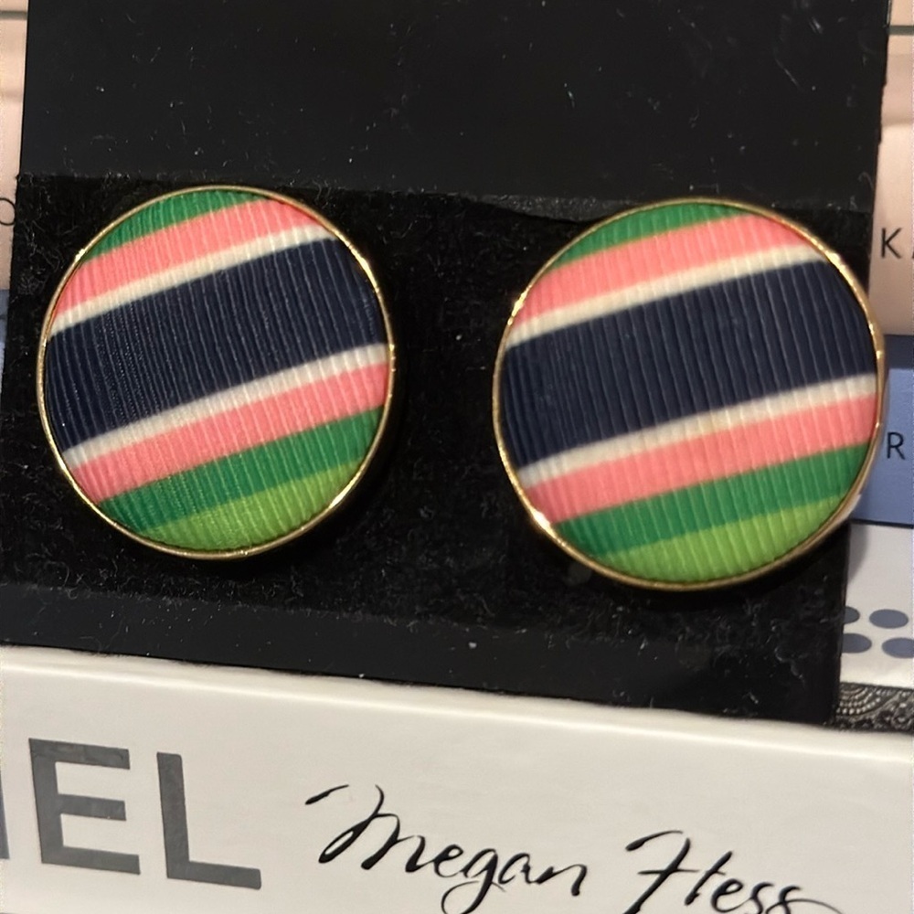 Kate Spade Gold Tone Ribbon Button Stud Earrings Large - Picture 2 of 6